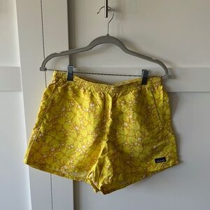Patagonia Women's Baggies™ Shorts - 5" Yellow Floral M